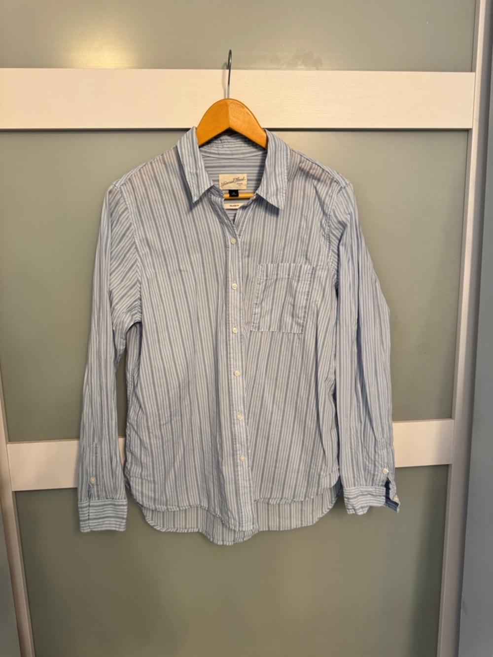 Women’s Universal Threads Light Blue Stripe Button-Up Relaxed Fit Shirt